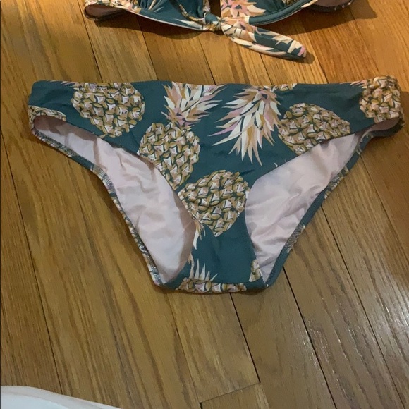 Pineapple bikini!! - Picture 2 of 7